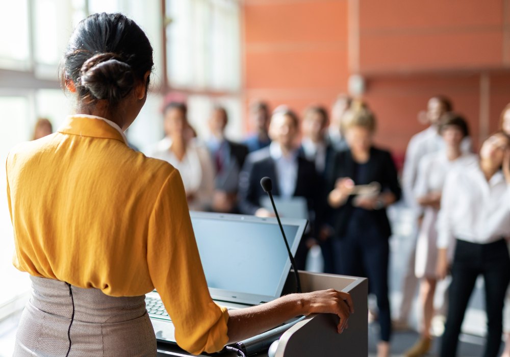 Pelatihan public speaking bagii manajer dan karyawan