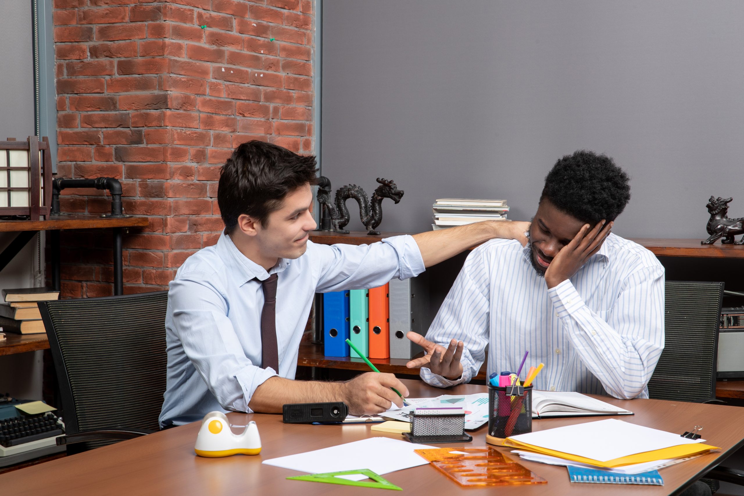 Mengapa Tim Anda “Sibuk Sendiri” Tapi Proyek Tetap Berantakan?